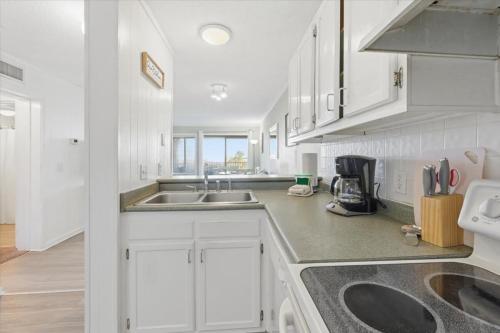 Coastal 2BR Condo w Ocean Views & Pool photo 20