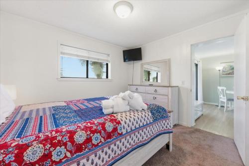 Coastal 2BR Condo w Ocean Views & Pool photo 24
