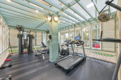 Coastal 2BR Condo w Ocean Views & Pool photo 26