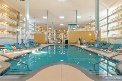 Coastal 2BR Condo w Ocean Views & Pool photo 25