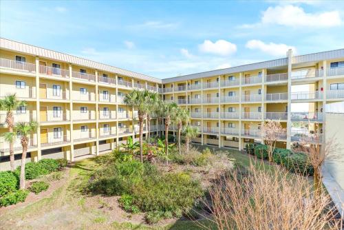 Coastal 2BR Condo w Ocean Views & Pool photo 33