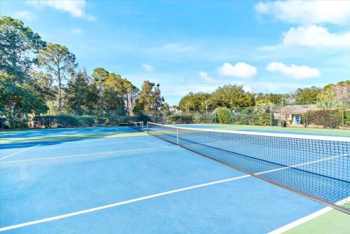 Coastal 2BR Condo w Ocean Views & Pool photo 37