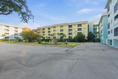 Coastal 2BR Condo w Ocean Views & Pool photo 39