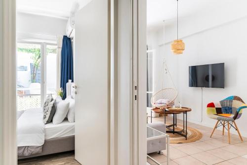 Boutique 52sq apt PLAKA (ΑΤΗ city) w/dream patio