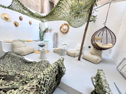 Boutique 52sq apt PLAKA (ΑΤΗ city) w/dream patio