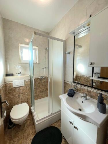 a bathroom with a shower and a toilet and a sink at Apartman & rooms Draga in Marina