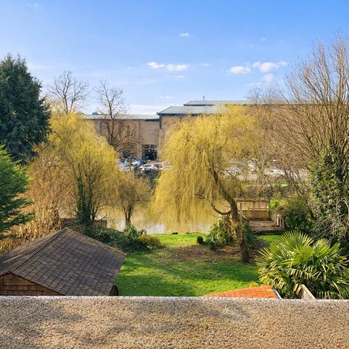 a view of a garden with trees and a building at MEDWAY VIEW LUXE HOUSE in Maidstone City Centre with Private Parking in Maidstone