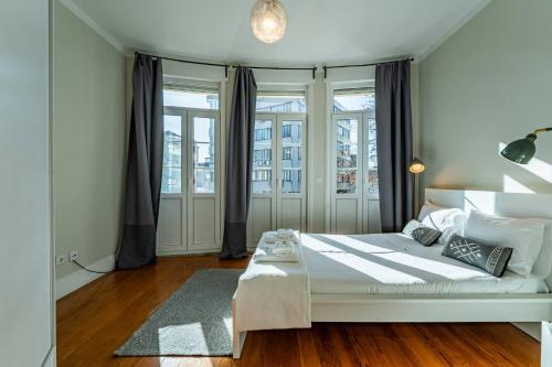Large and Charming Apartment Downtown