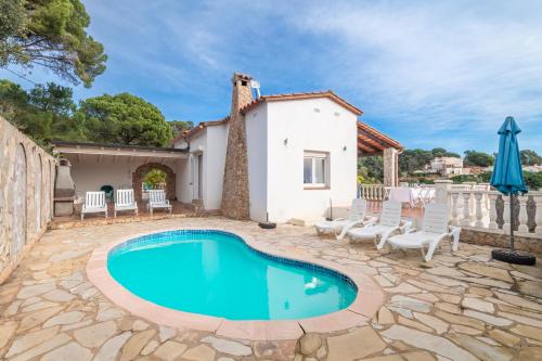 2 homes, pool and beautiful ocean view!