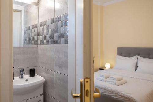 Golden Salonica Retreat