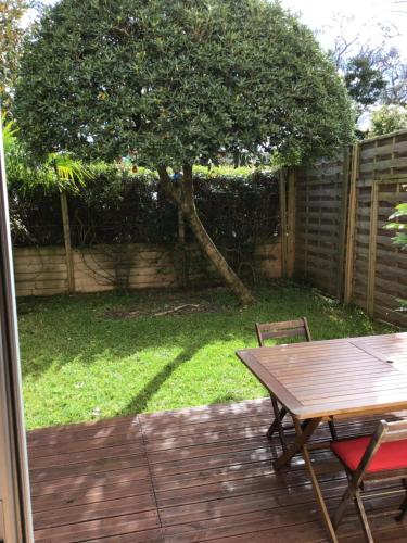Studio avec jardin en bord de mer