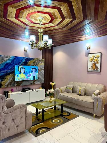 Golden Apartment