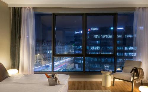 Foto ProperUNIT City Center Best View Apartment with AC 1