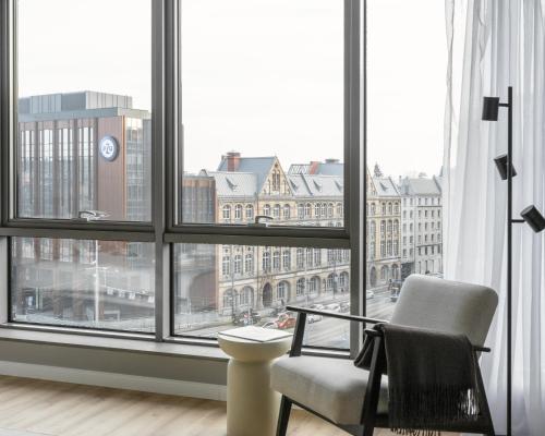 Foto ProperUNIT City Center Best View Apartment with AC 4