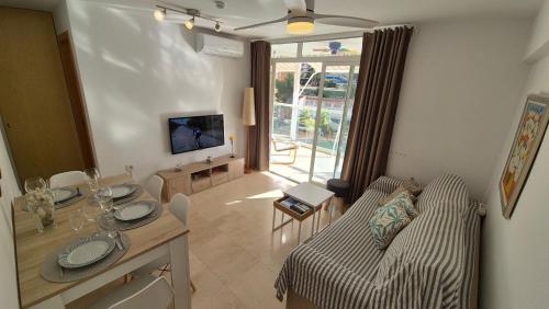Ideal familias en urbanización de lujo a 600m de la playa Levante con Wifi, AC y Parking