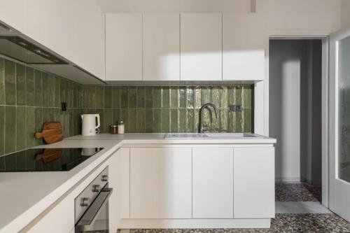 Stylish Boutique Apartment White Tower View