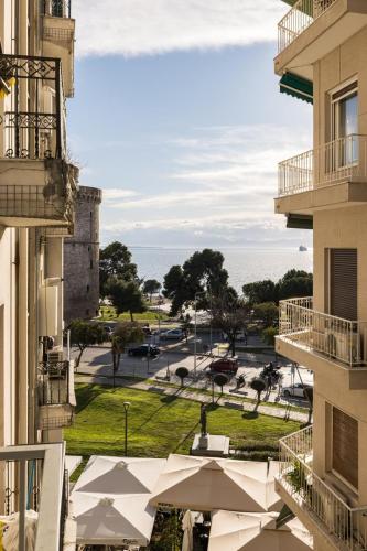 Stylish Boutique Apartment White Tower View
