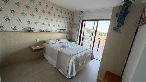 a small bedroom with a bed and a window at Apartamento no Falesias de Pipa - Veleiros 212 in Pipa