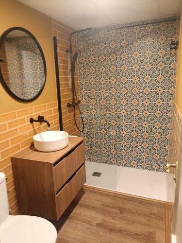 a bathroom with a sink and a toilet at Había Una Vez in El Espinar