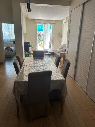 Elegant apartment in Nice with a private garden