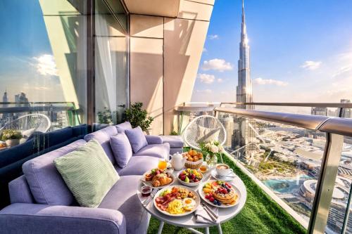 Private Room in Luxury Apartment Downtown near Burj Khalifa