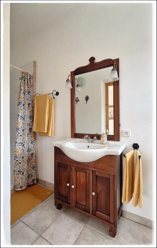 a bathroom with a sink and a mirror at La Fonte e l Ulivo in Ripatransone