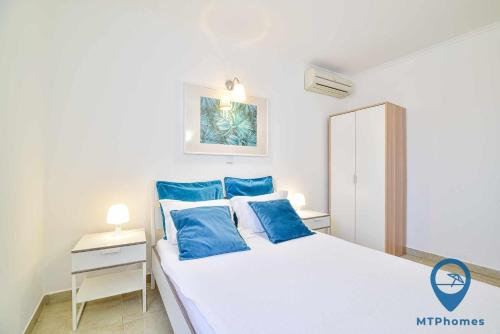 Vila Portuguesa by MTPhomes