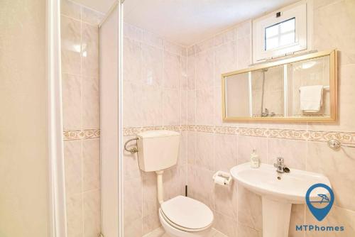 Vila Portuguesa by MTPhomes