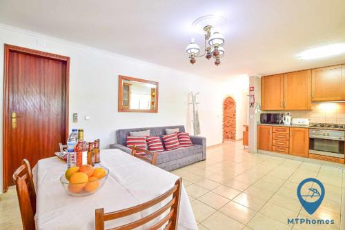 Vila Portuguesa by MTPhomes