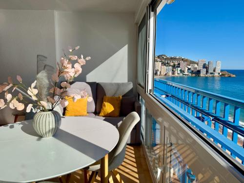 Seafront Apartment with Private Free Parking