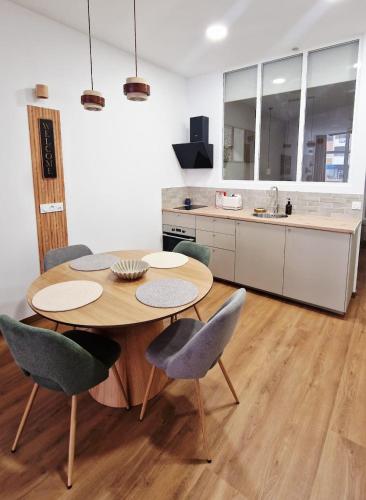 a kitchen with a table and chairs in a room at Sweet Apartment Aveiro Station in Aveiro
