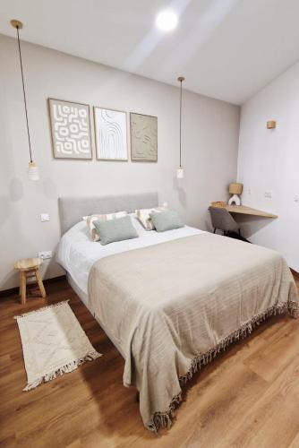 a white bedroom with a large bed in it at Sweet Apartment Aveiro Station in Aveiro