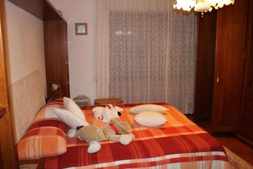 a bedroom with stuffed animals on a bed at Patrick's House in Belluno
