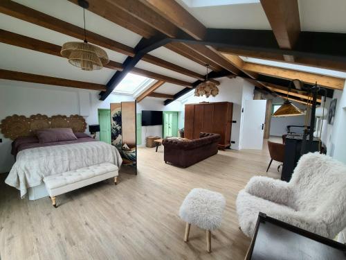 a bedroom with a bed and a couch and a chair at El Sueño, Parrita in Barres