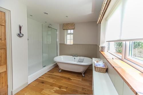 Stoodleigh Court Coach House tesisinde bir banyo