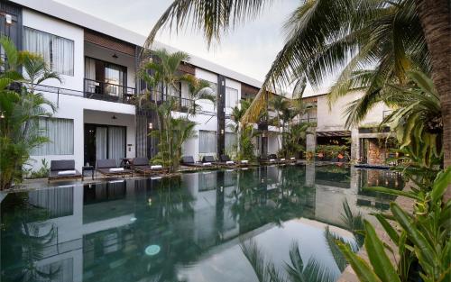 Kolam renang di atau dekat dengan Central Corner d'Angkor
