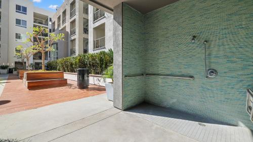 West Hollywood Chic Apartment photo 15