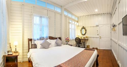 Postel nebo postele na pokoji v ubytování Baankachitpan Bangkok Hotel
