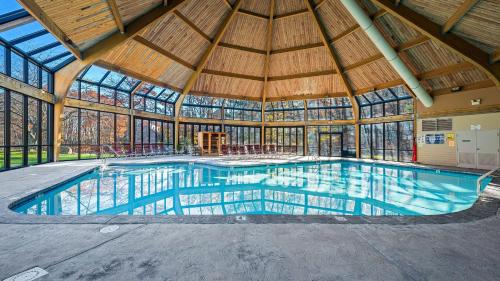 an indoor swimming pool in a building with a roof at Slopeside Escape by AvantStay Walk to Ski Lifts Arcade Games Shuffleboard in Tannersville