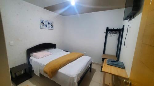a small bedroom with a bed in a room at Departamento jaspe in Cajamarca