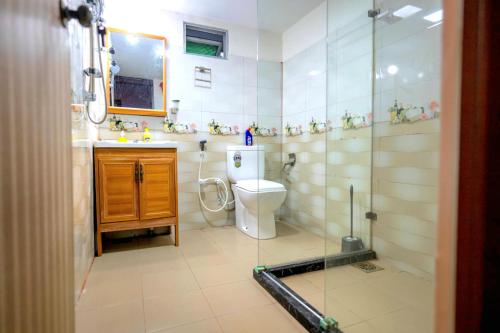 a bathroom with a shower and a toilet and a sink at Villa in Kalviyankadu in Irupalai