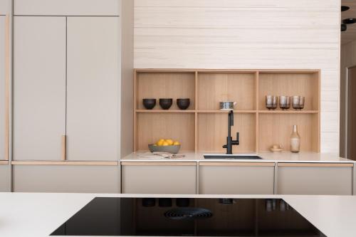 a kitchen with a sink and a bowl of fruit at Arctic Design Villa Levi in Levi
