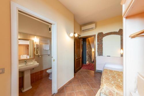 a bathroom with a toilet and a sink at Locanda Il Gallo in Greve in Chianti