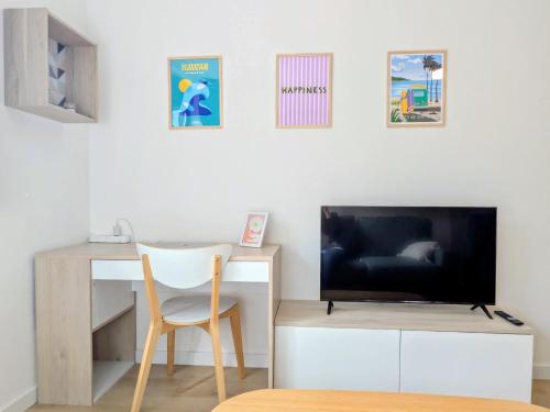 Studio Center Compans Free Parking WIFI Subway Airport