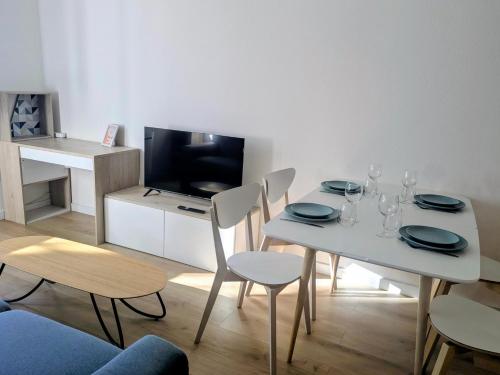 Studio Center Compans Free Parking WIFI Subway Airport