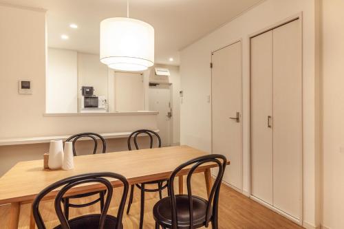 Eldor Nishikoujiya Apartment by Tranova