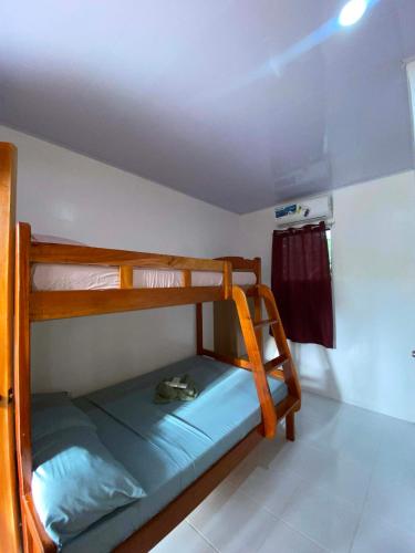 a small room with two bunk beds in it at JEHH8 Guest House in Siquijor