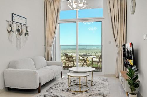 FIRST CLASS 1BR Miracle Garden View Skyz Arjan