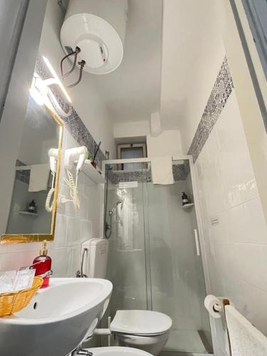 a bathroom with a sink and a toilet and a shower at Bungalow 97 in Fontane Bianche
