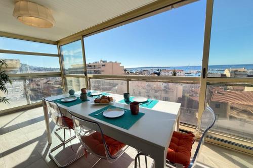 Beautiful 2-bedroom apt - sea and city view